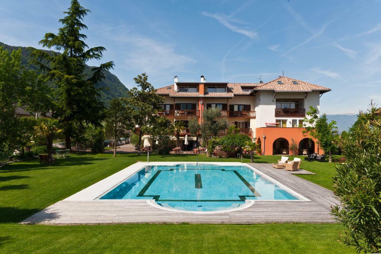 Hotel Weingut Klosterhof Caldaro Exterior foto